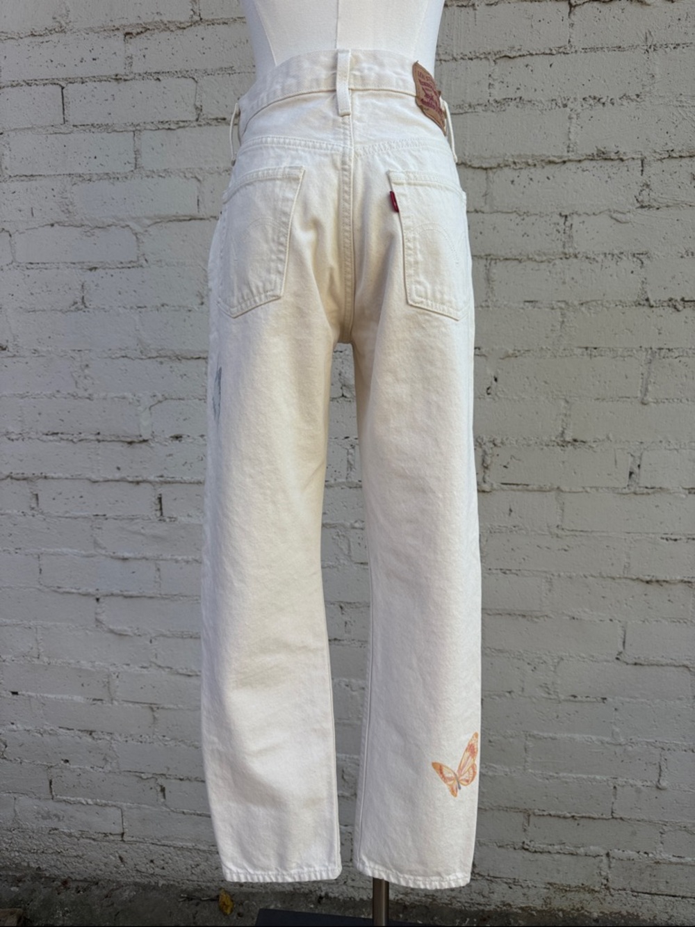 Levi's 501 Original Cropped Jeans Butterfly Print Size 25 - Picture 6 of 14